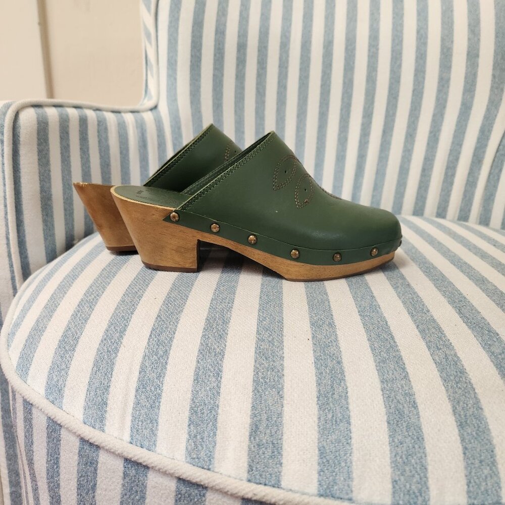 Bird of Flight Shy Clog